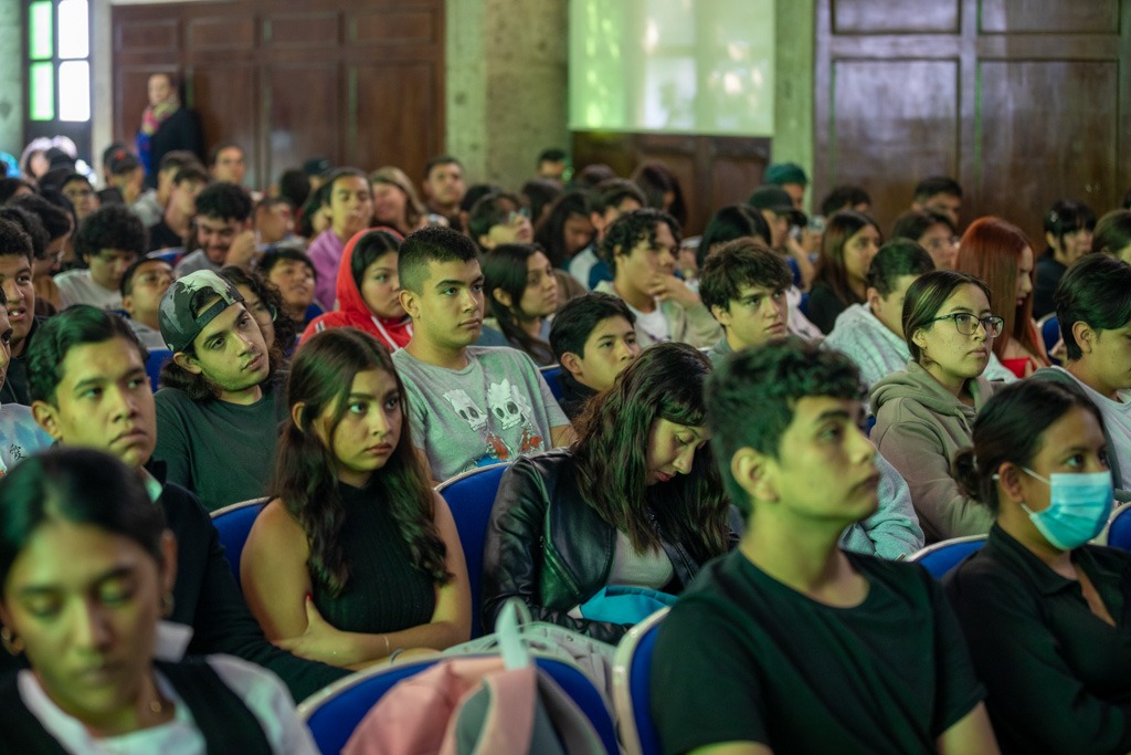 asistentes al evento en auditorio