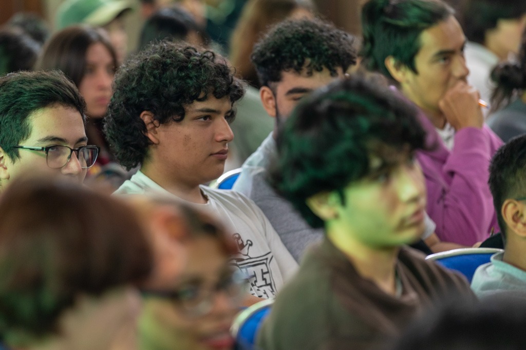 asistentes al evento en auditorio