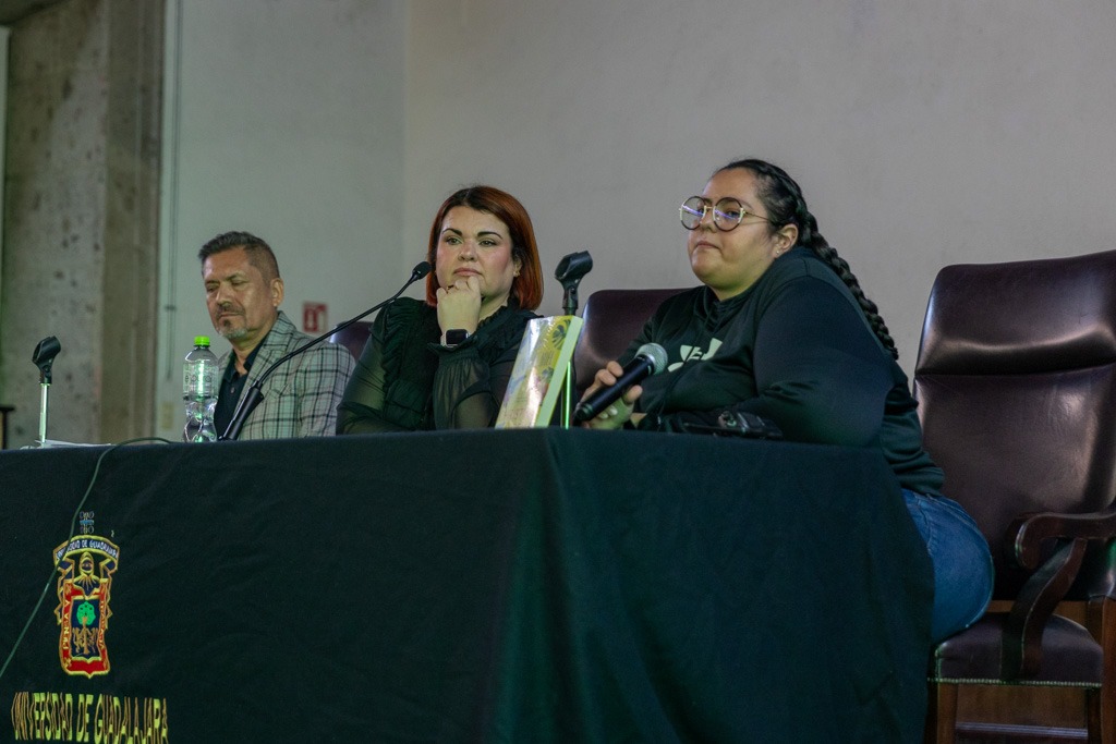 Autoridades del evento en presidium