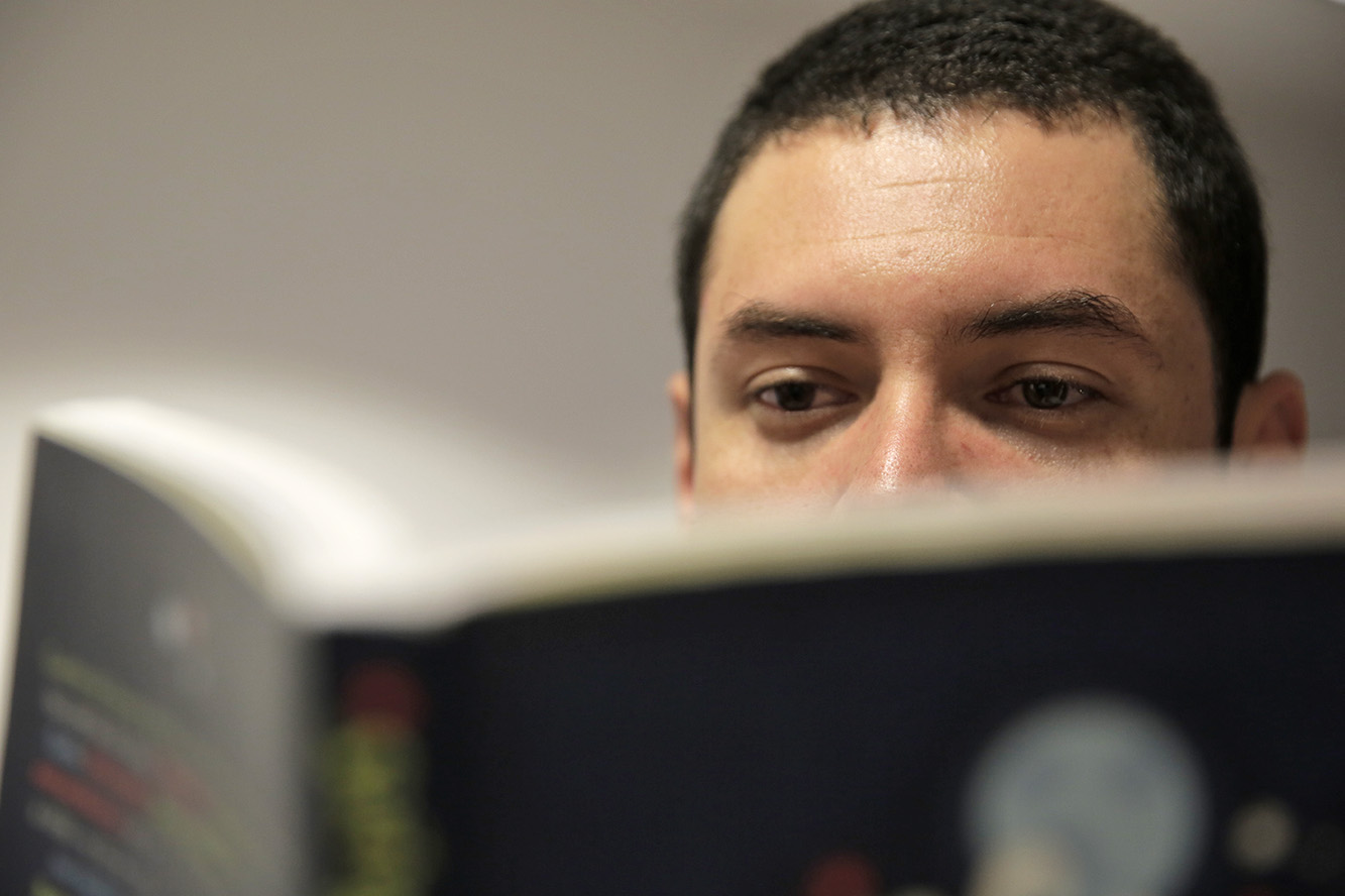 Persona con libro