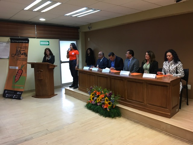 Autoridades del evento en presidium