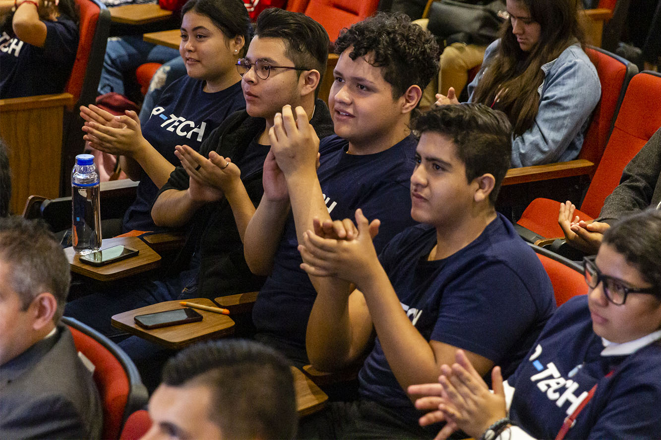 Participantes en auditorio