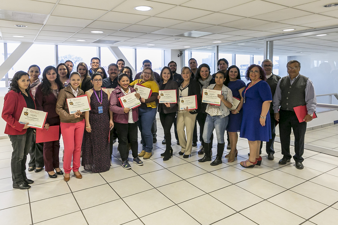 Grupo de participantes de diplomado