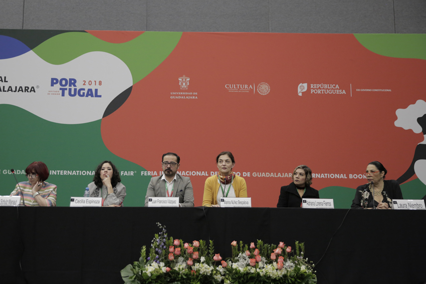 Autoridades del evento en presidium