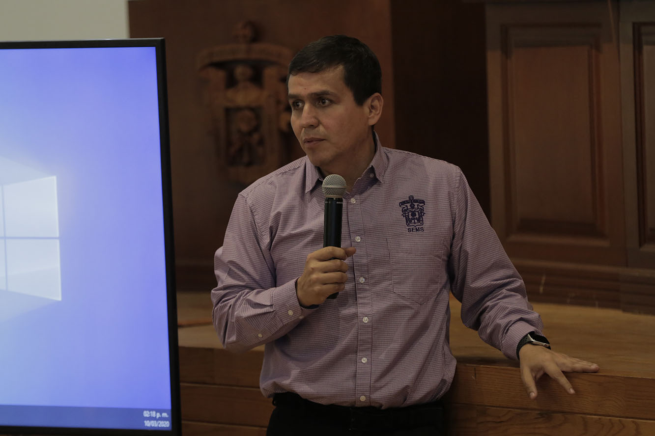 Maestro César Barba Delgadillo