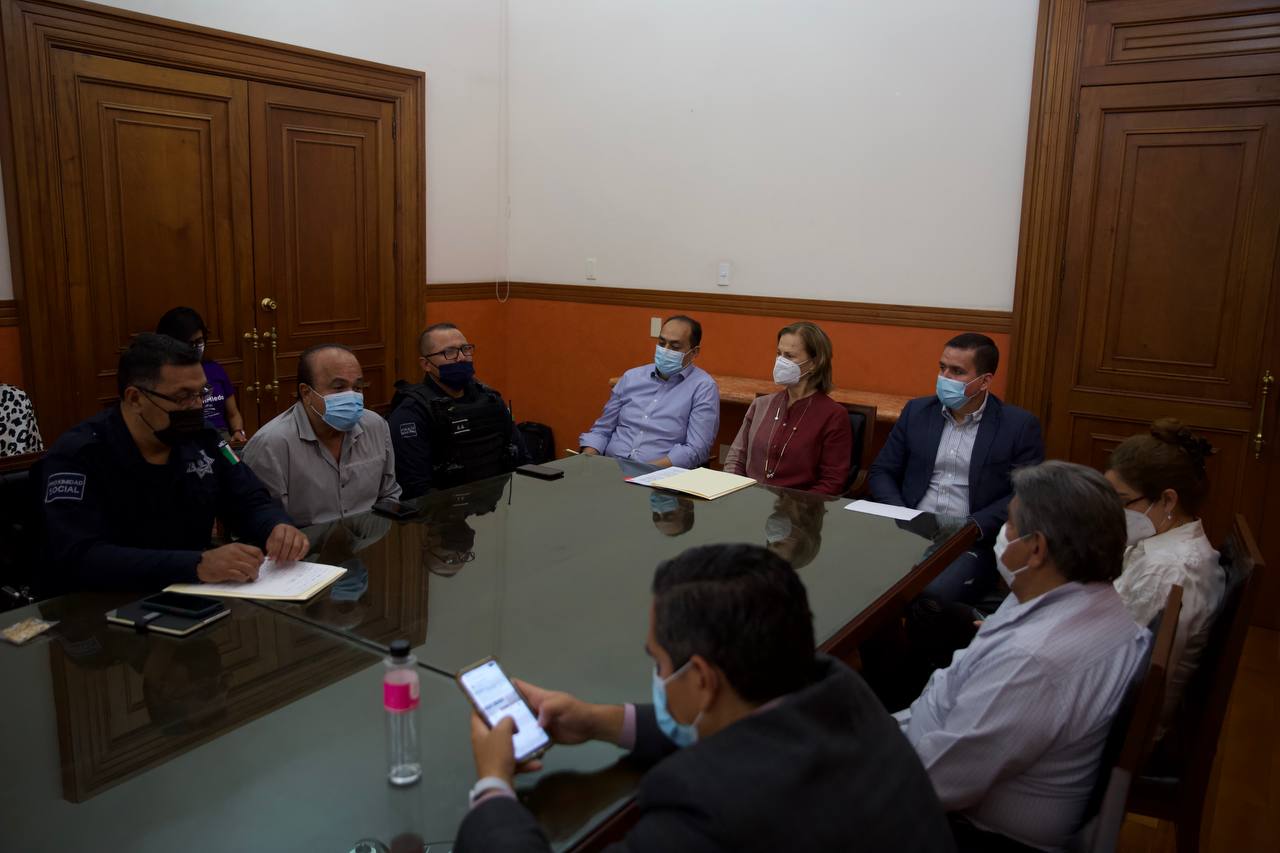 Autoridades del evento en presidium