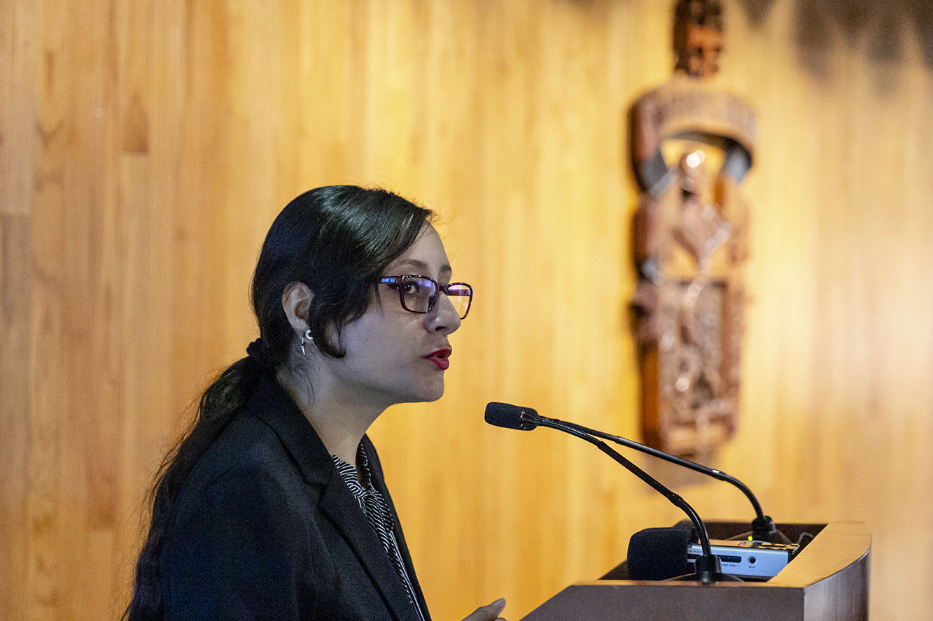 Expositora en auditorio