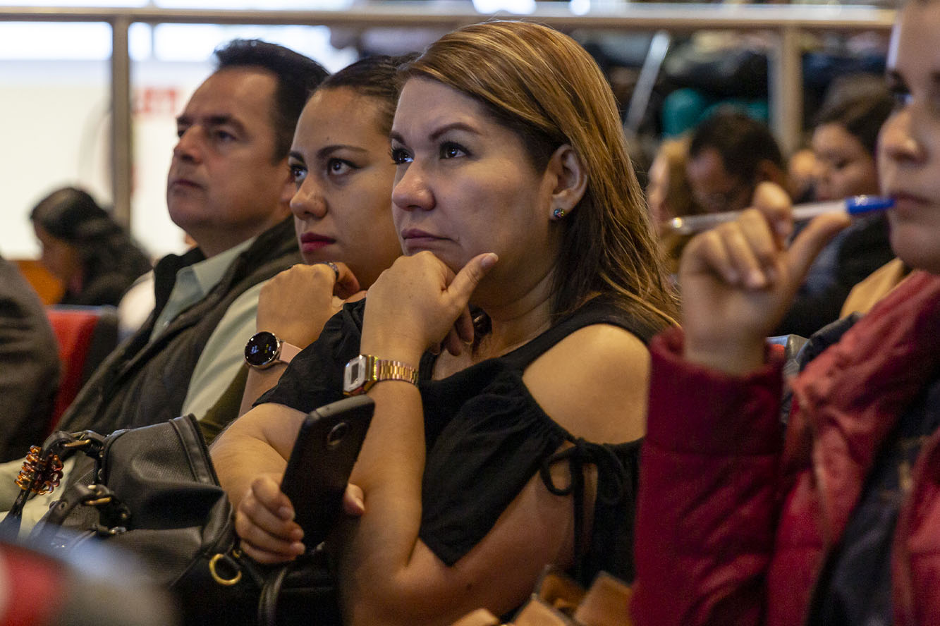 Asistentes a evento en auditorio