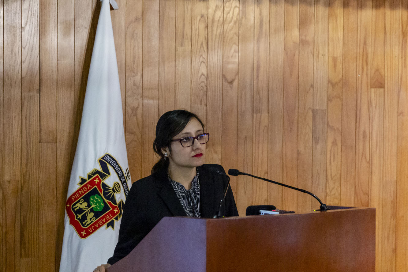 Expositora en auditorio