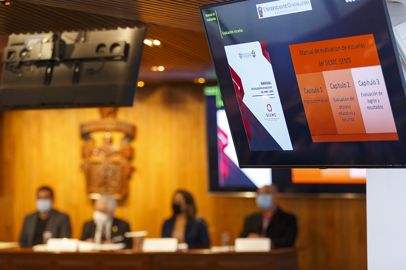 Autoridades del evento en presídium