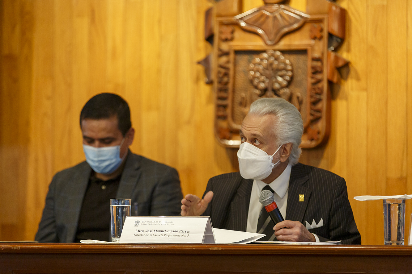 Autoridades del evento en presídium