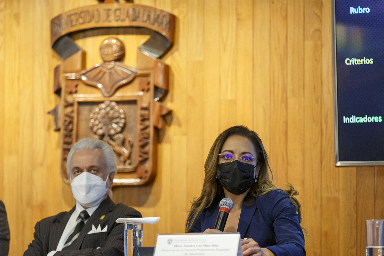 Autoridades del evento en presídium