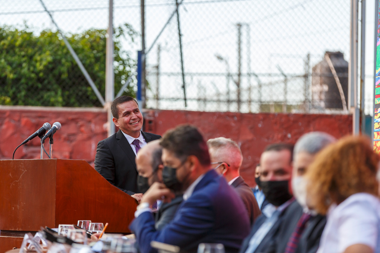 Autoridades del evento en presídium