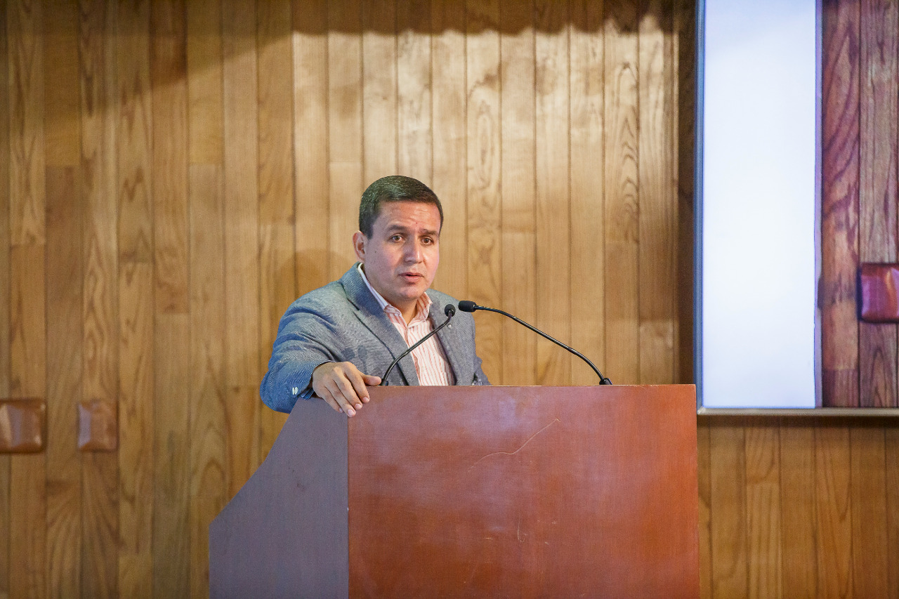 Maestro César Barba Delgadillo en pódium