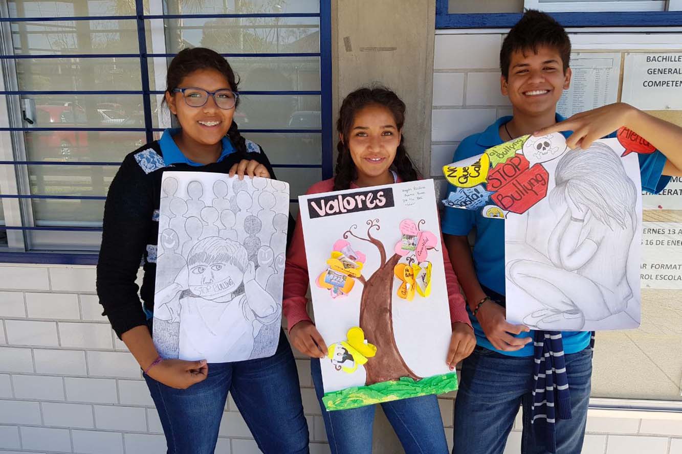 Alumnos con dibujos