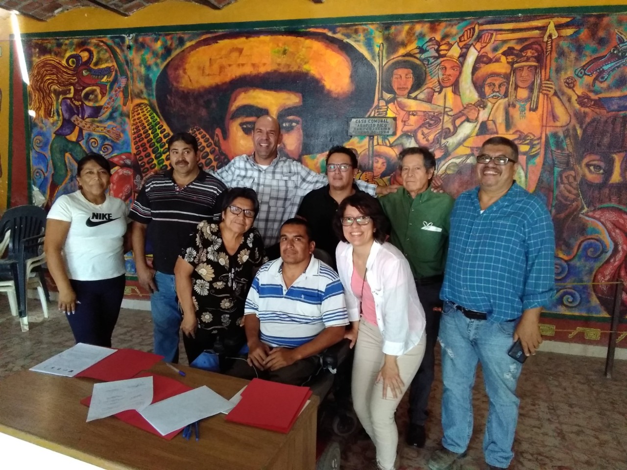 Autoridades del evento en firma de acuerdo