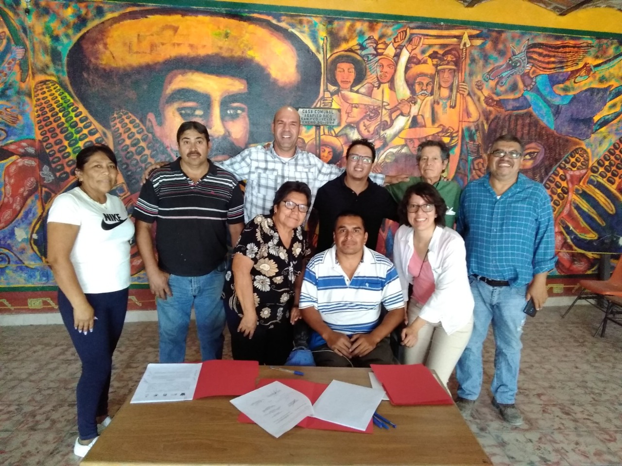Autoridades del evento en firma de acuerdo