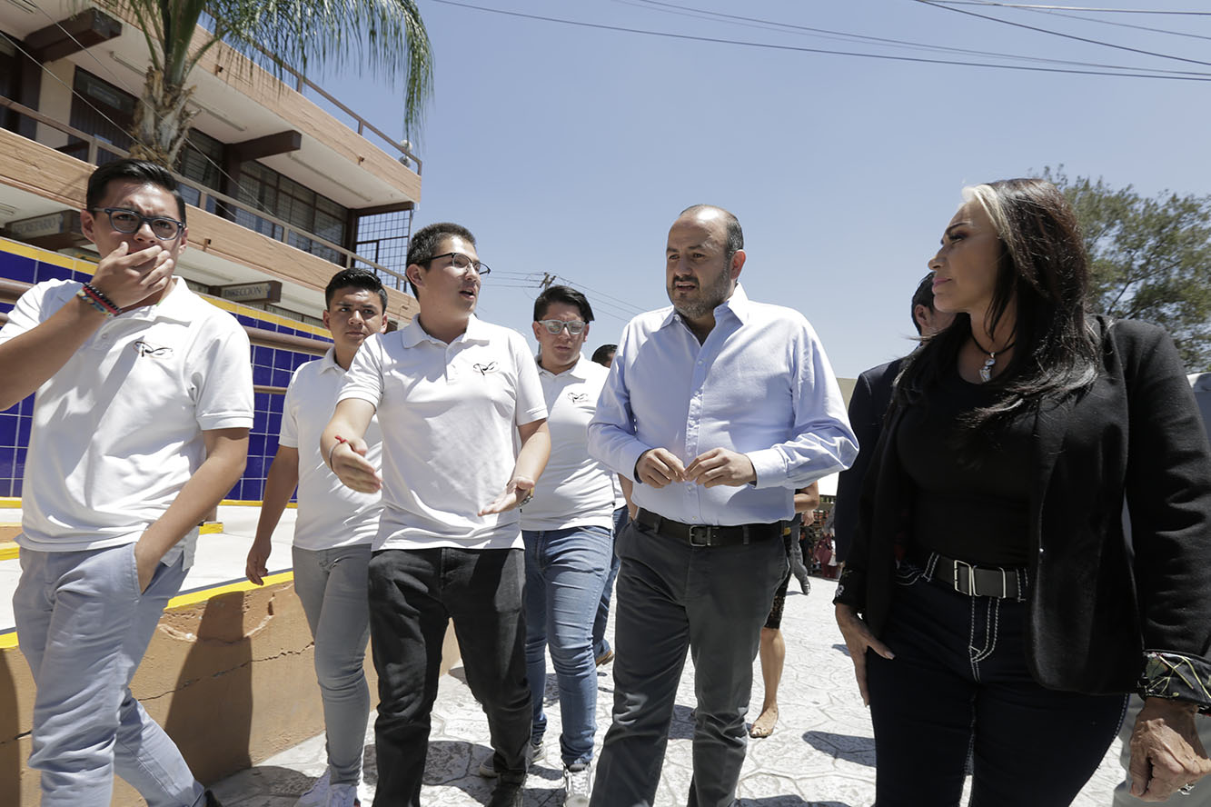 Autoridades e invitados del evento