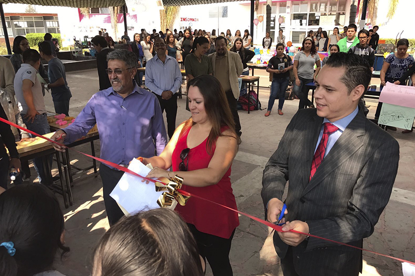 Corte de listón en la séptima edición de la Semana Cultural