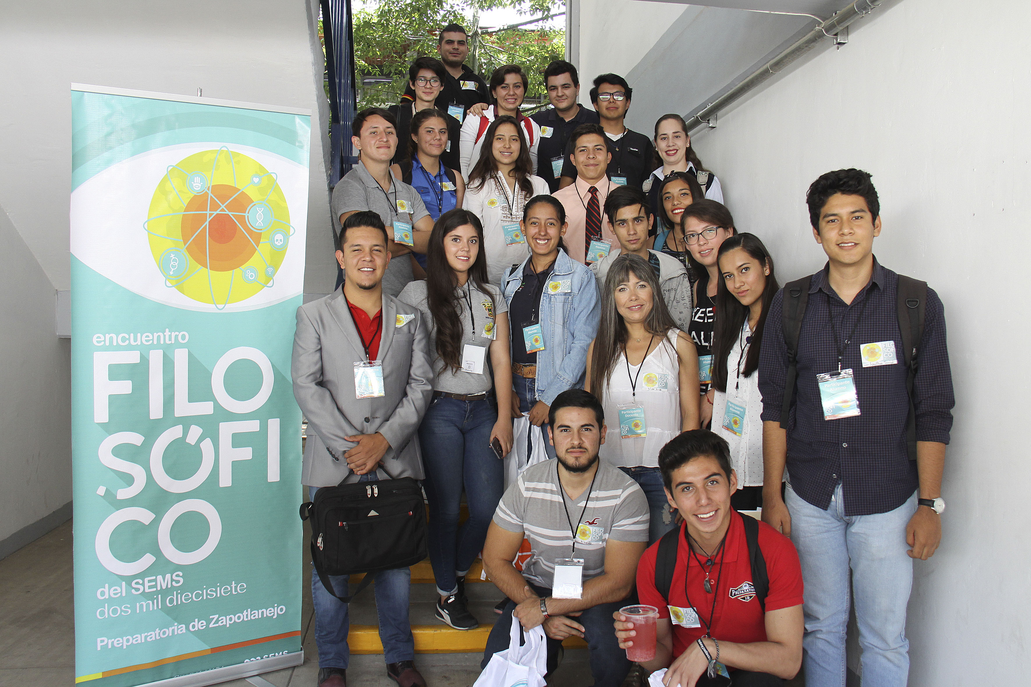 Grupo de alumnos participando en el Encuentro Filosófico 2017