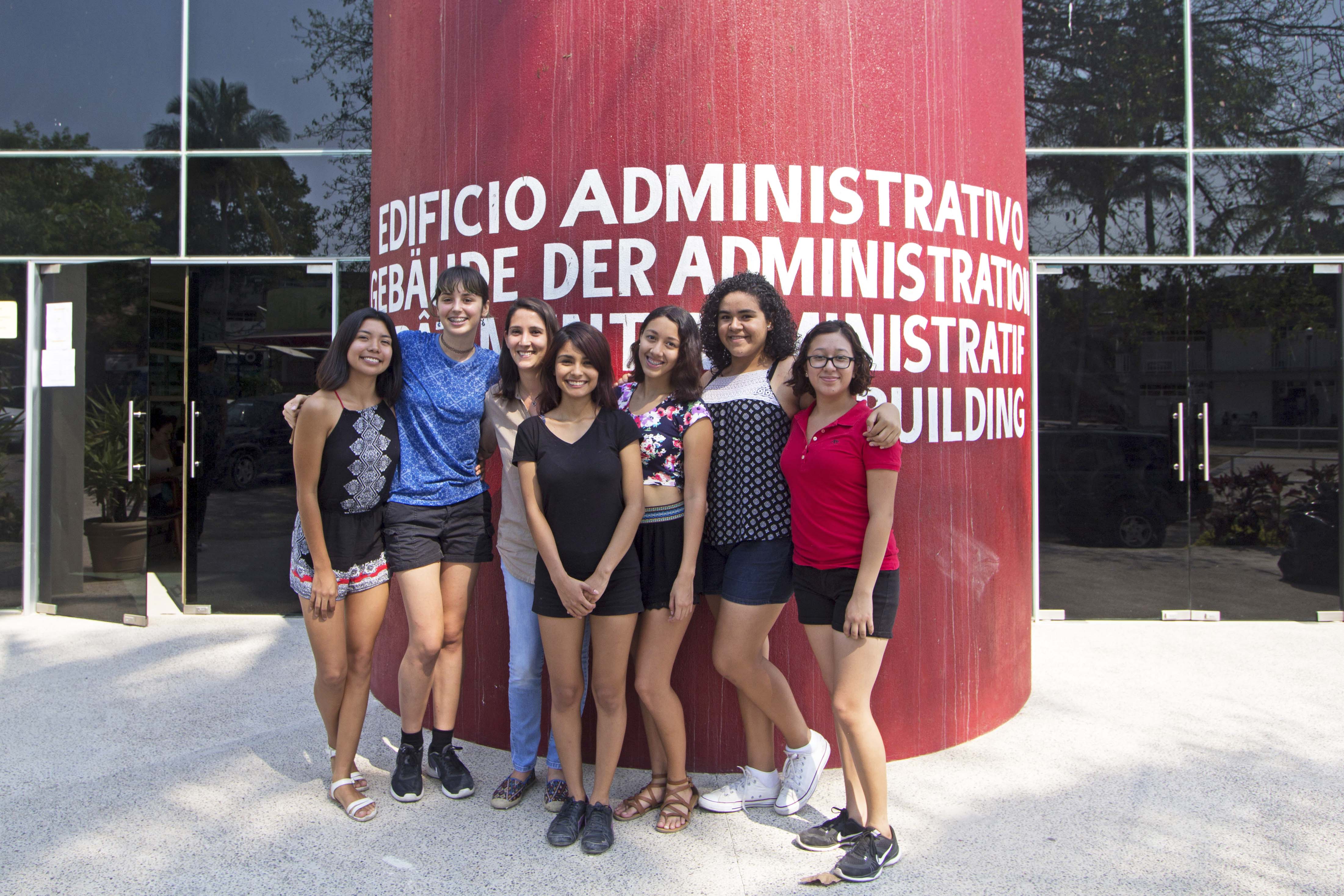 Alumnas de la Preparatoria de Puerto Vallarta