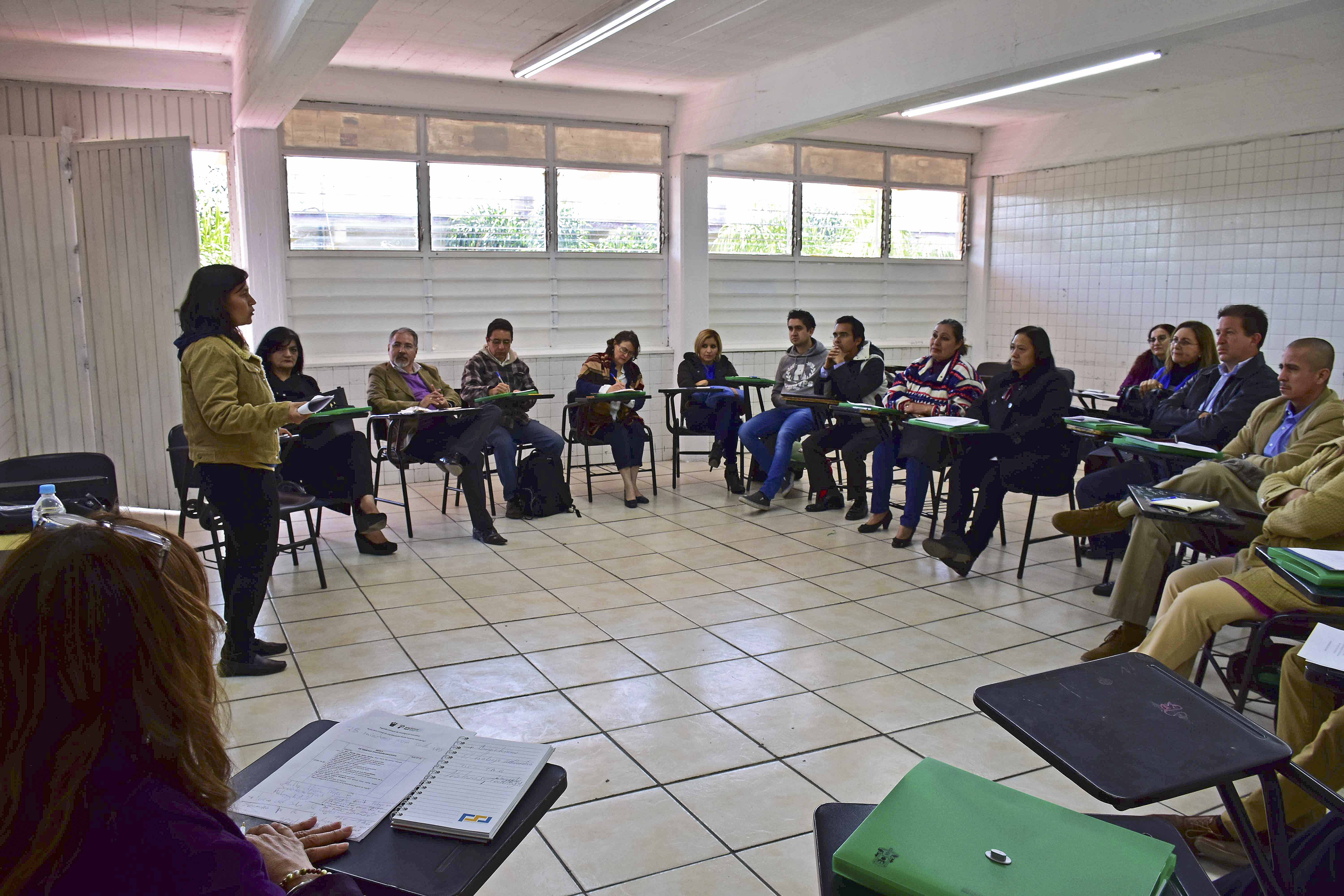 Docentes en aula