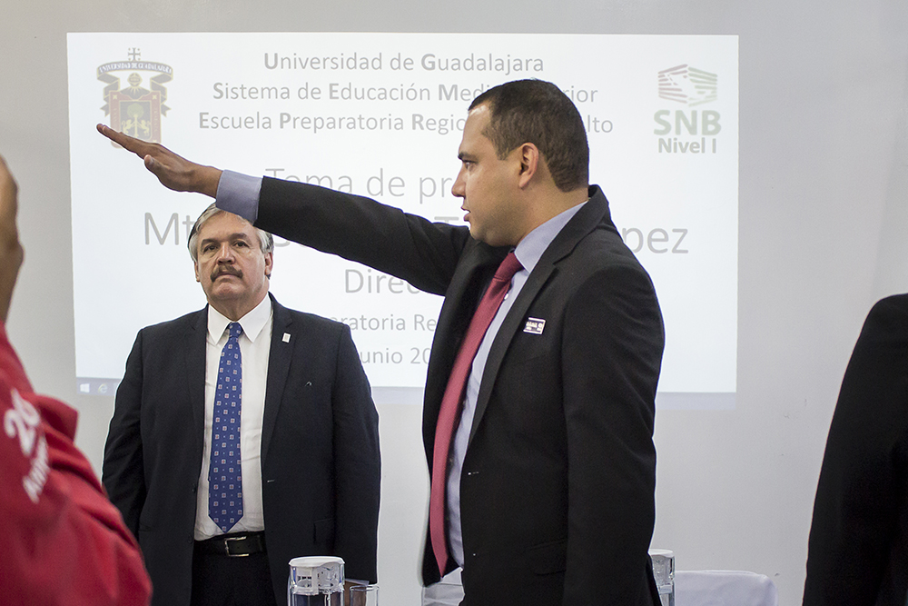 Toma protesta a nuevo director de la Preparatoria de El Salto