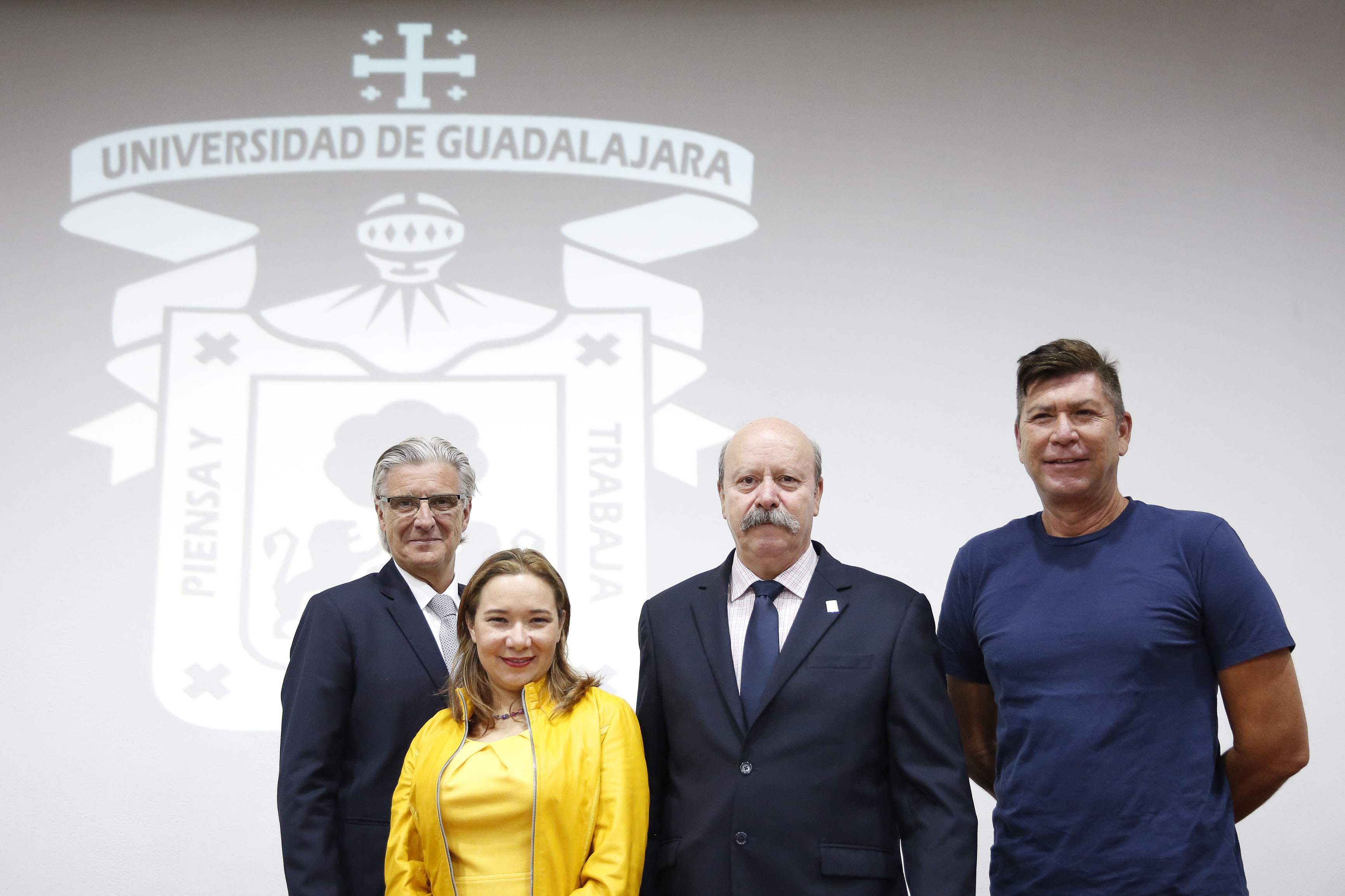 Director del SEMS acompañado del presidium inaugural de la capacitación