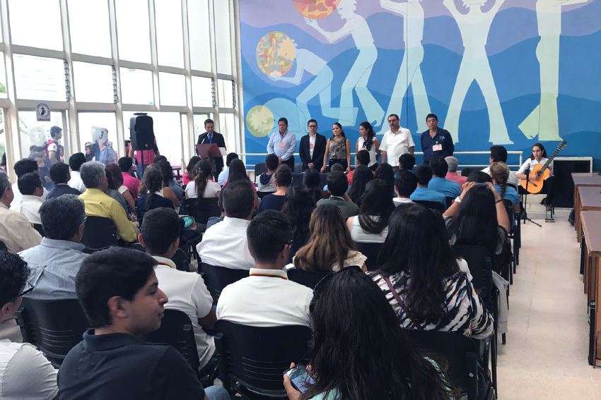 Organizadores del evento y público en general