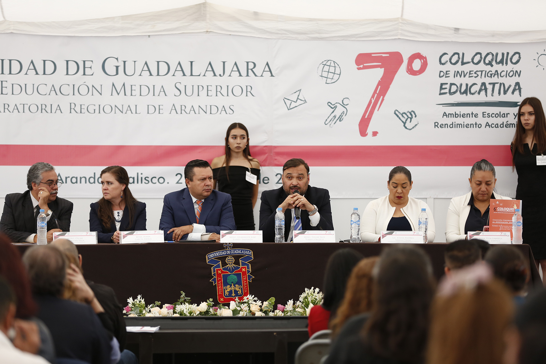 Autoridades del presidium en la inauguración de coloquio