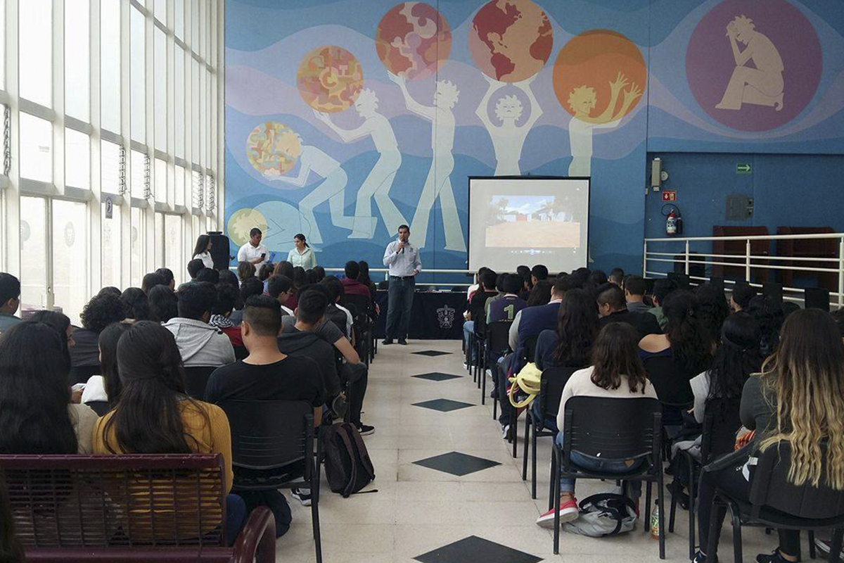 Autoridades del CUCSur presentan oferta académica frente a bachilleres