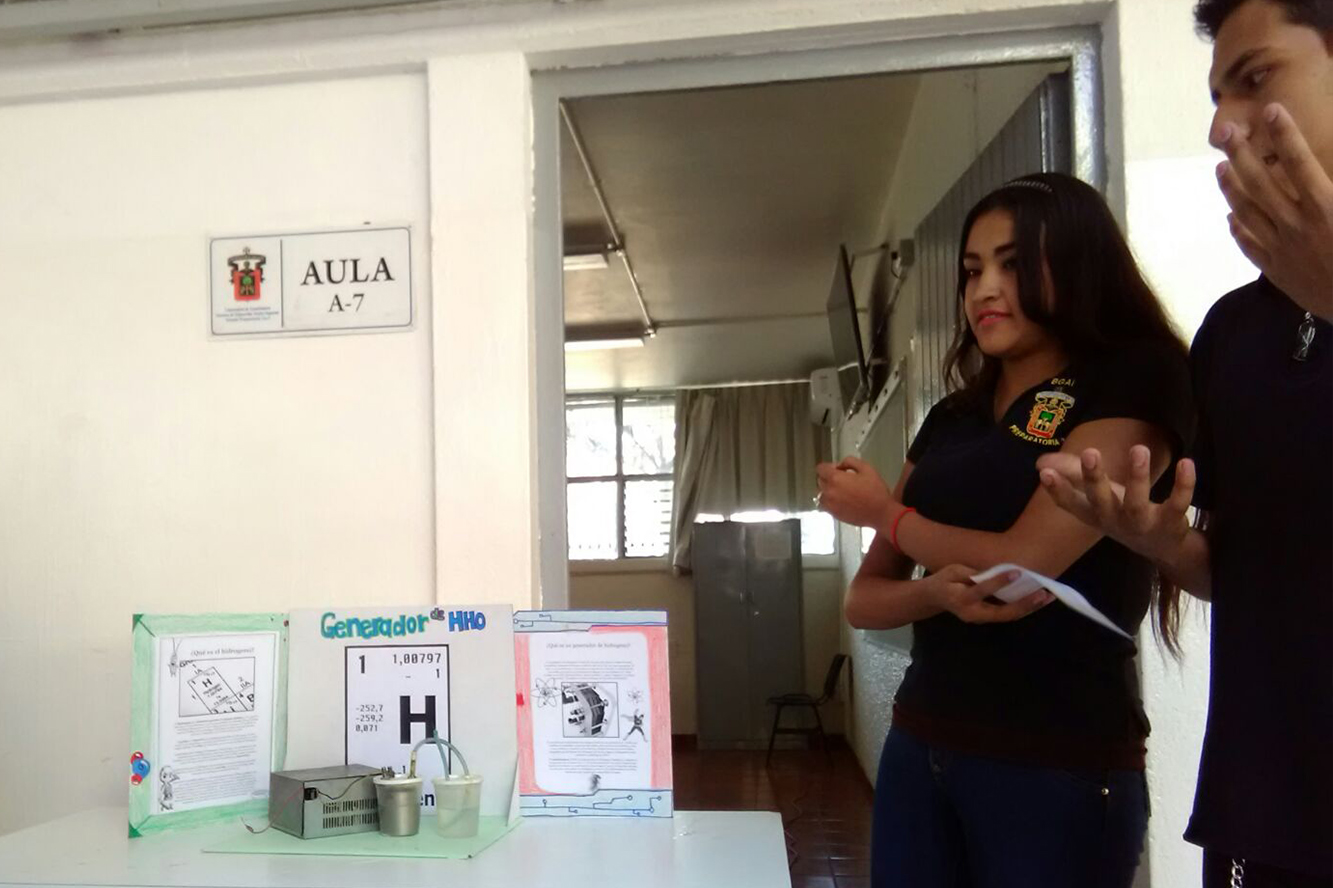 Alumnos exponen proyecto