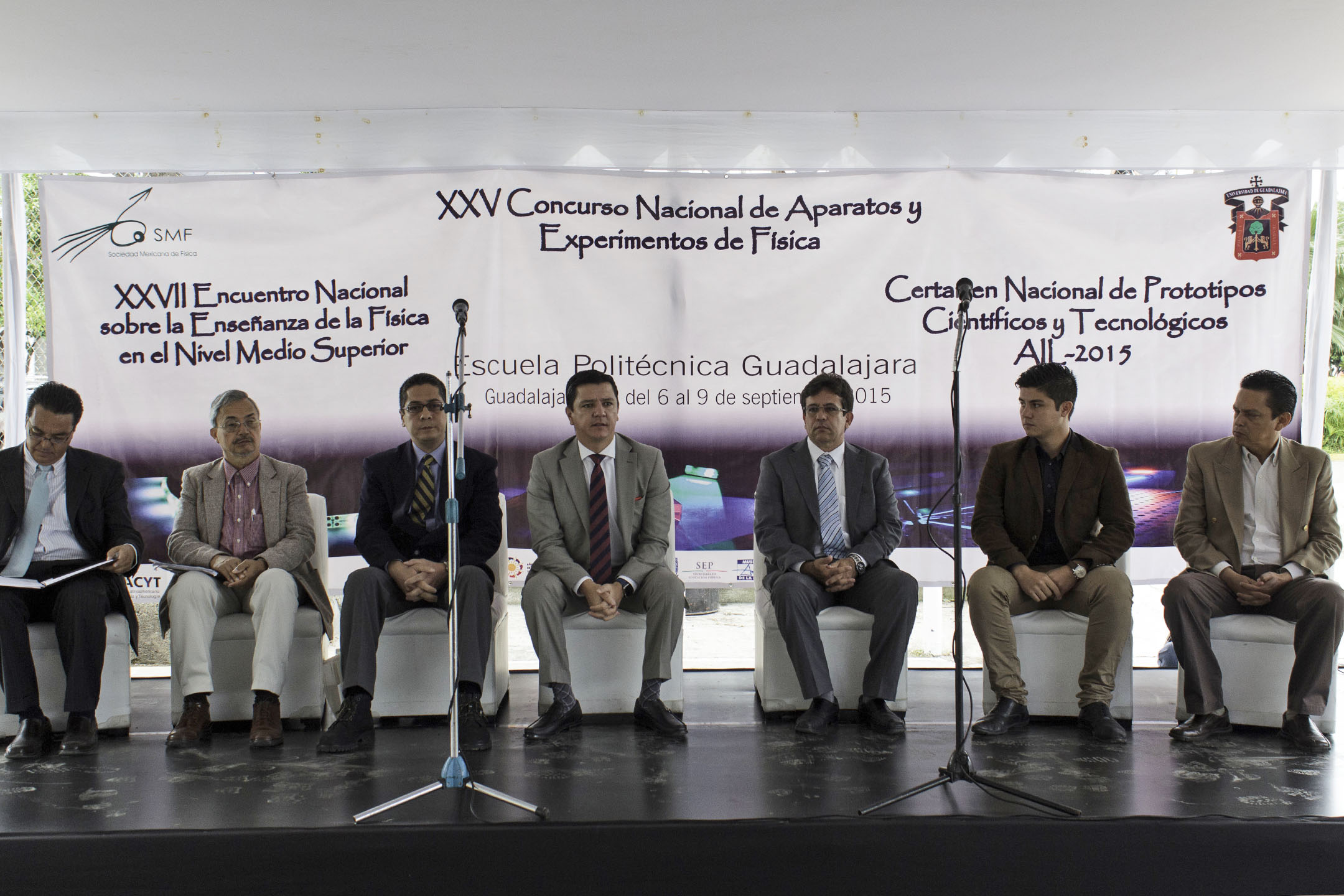 Compiten 98 proyectos científicos de distintos estados en la Escuela Politécnica
