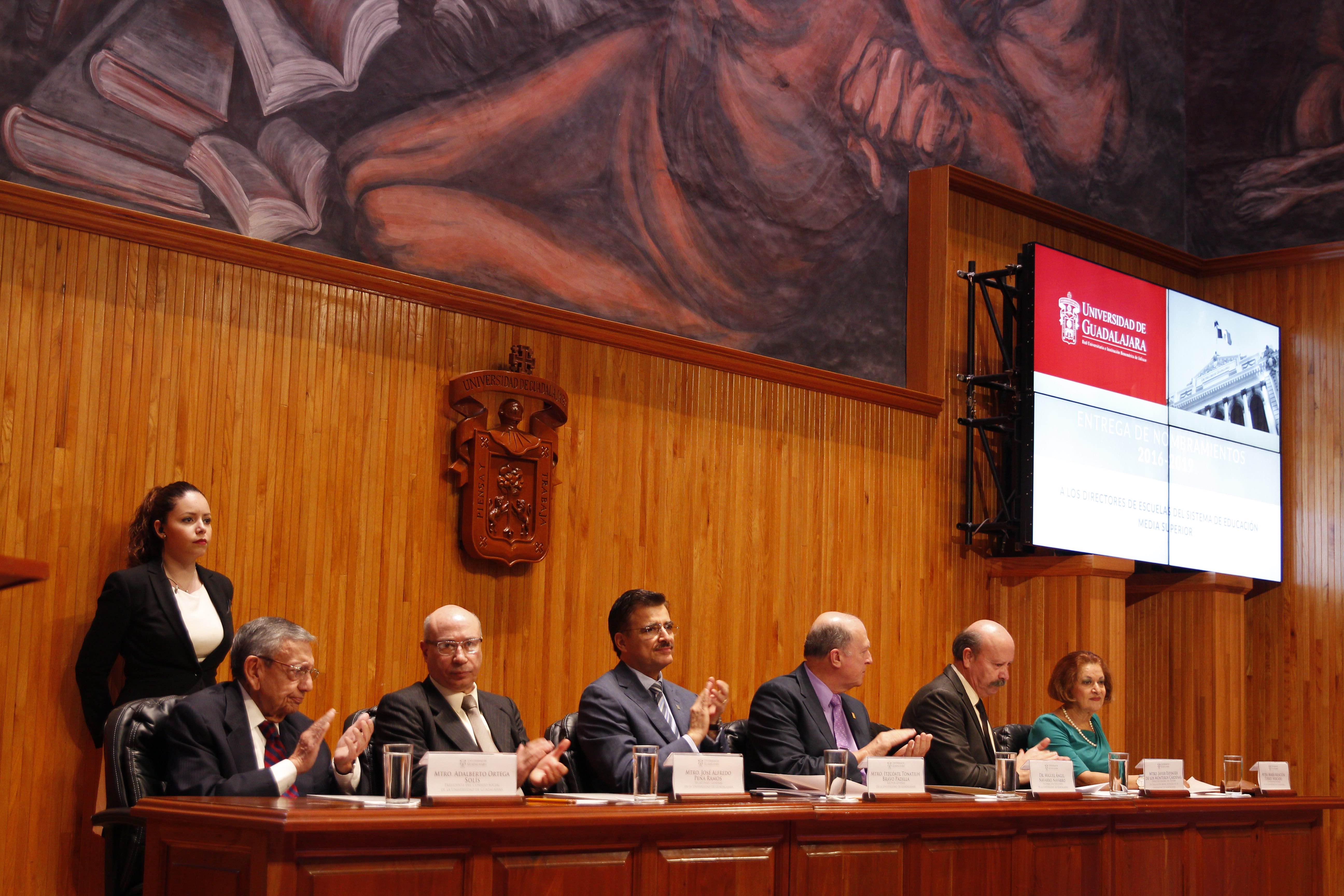 Entregan nombramientos a 66 directores de preparatorias
