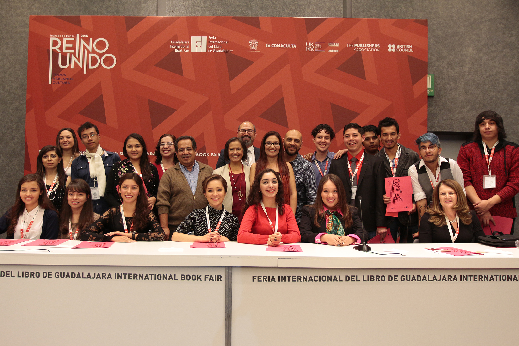 Premian en la FIL a jóvenes creadores literarios