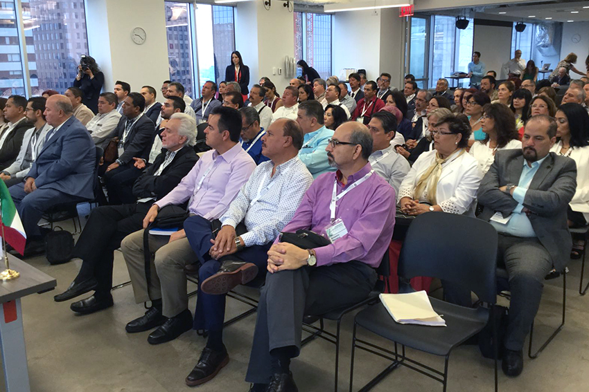 Directivos del SEMS en inauguración de seminario