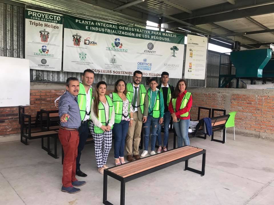 Alumnos en taller