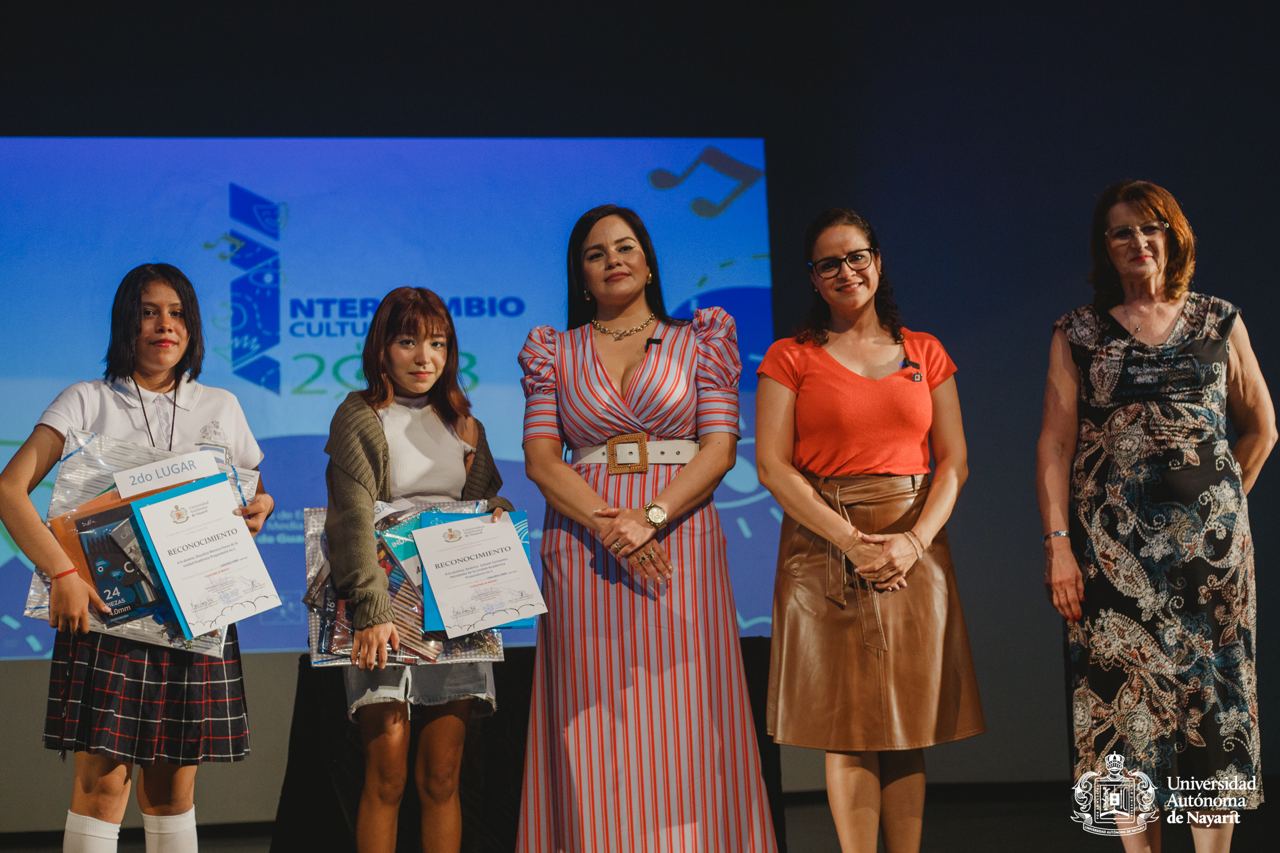 Autoridades del evento en presidium