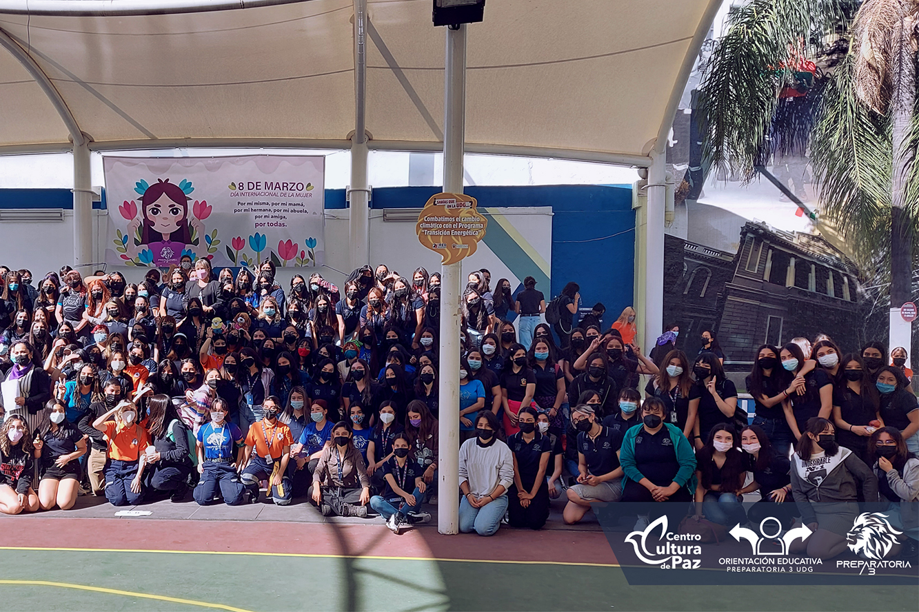 Grupo de participantes que asistieron al evento