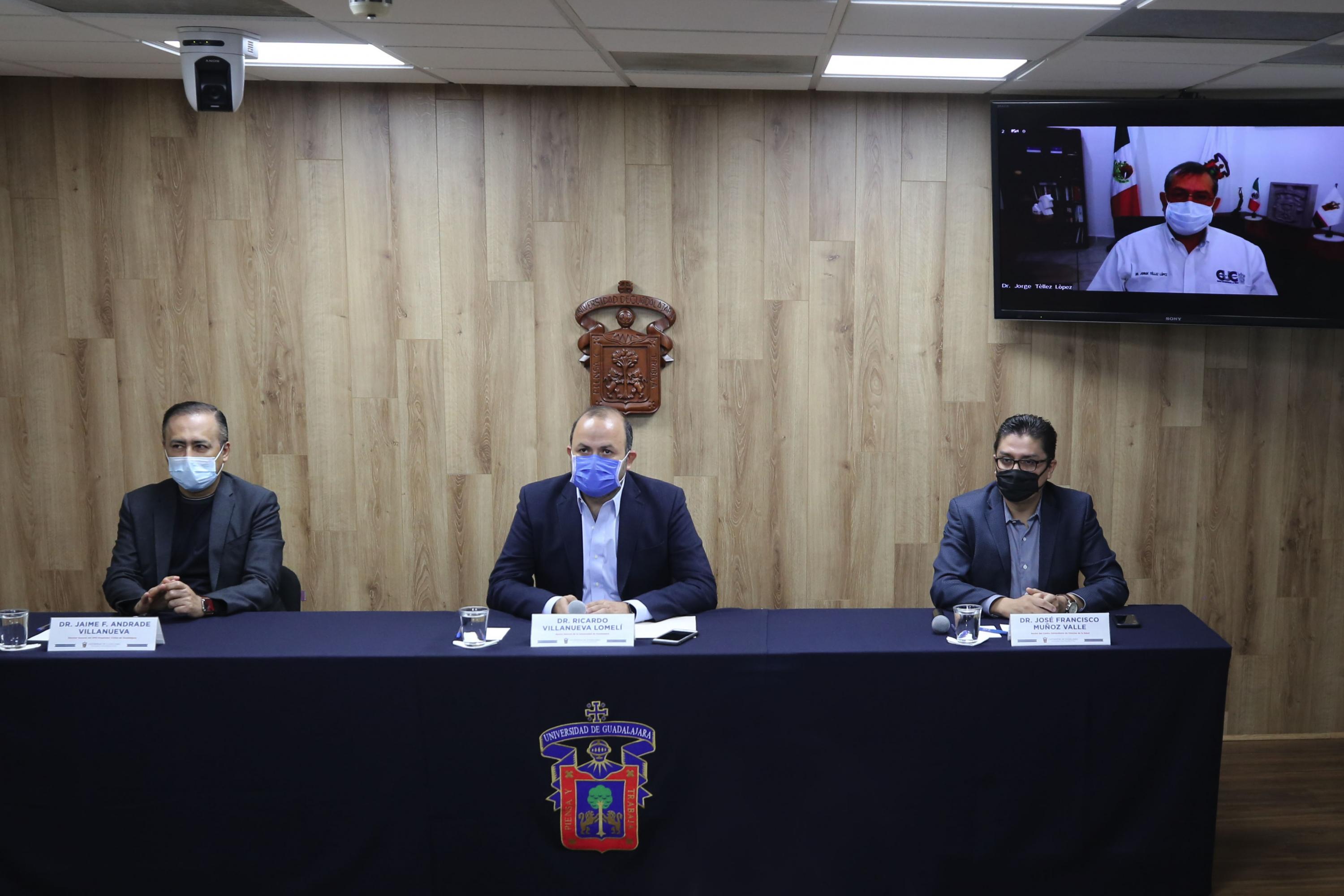 Integrantes mesa en rueda de prensa