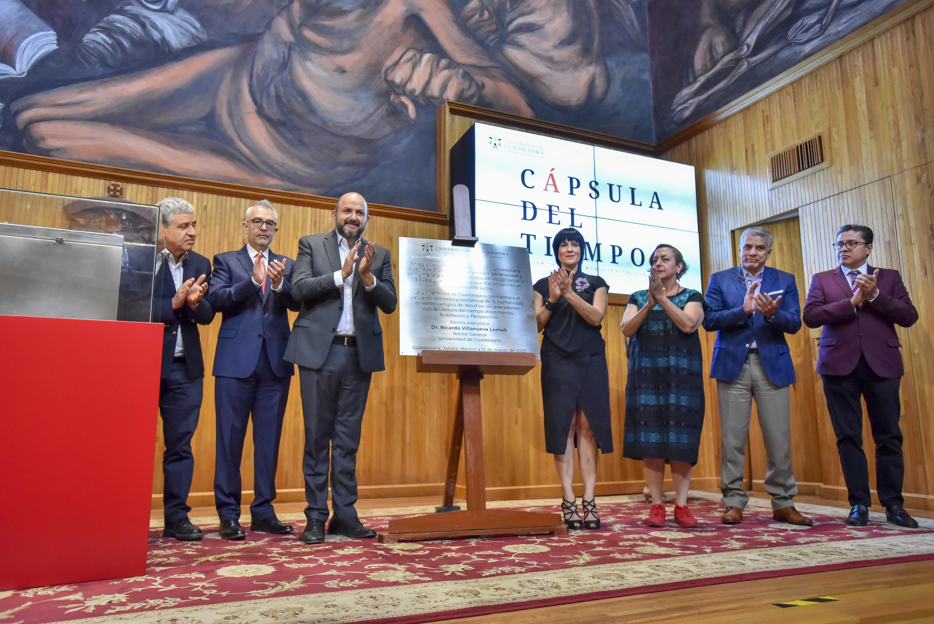 Autoridades del evento en presidium