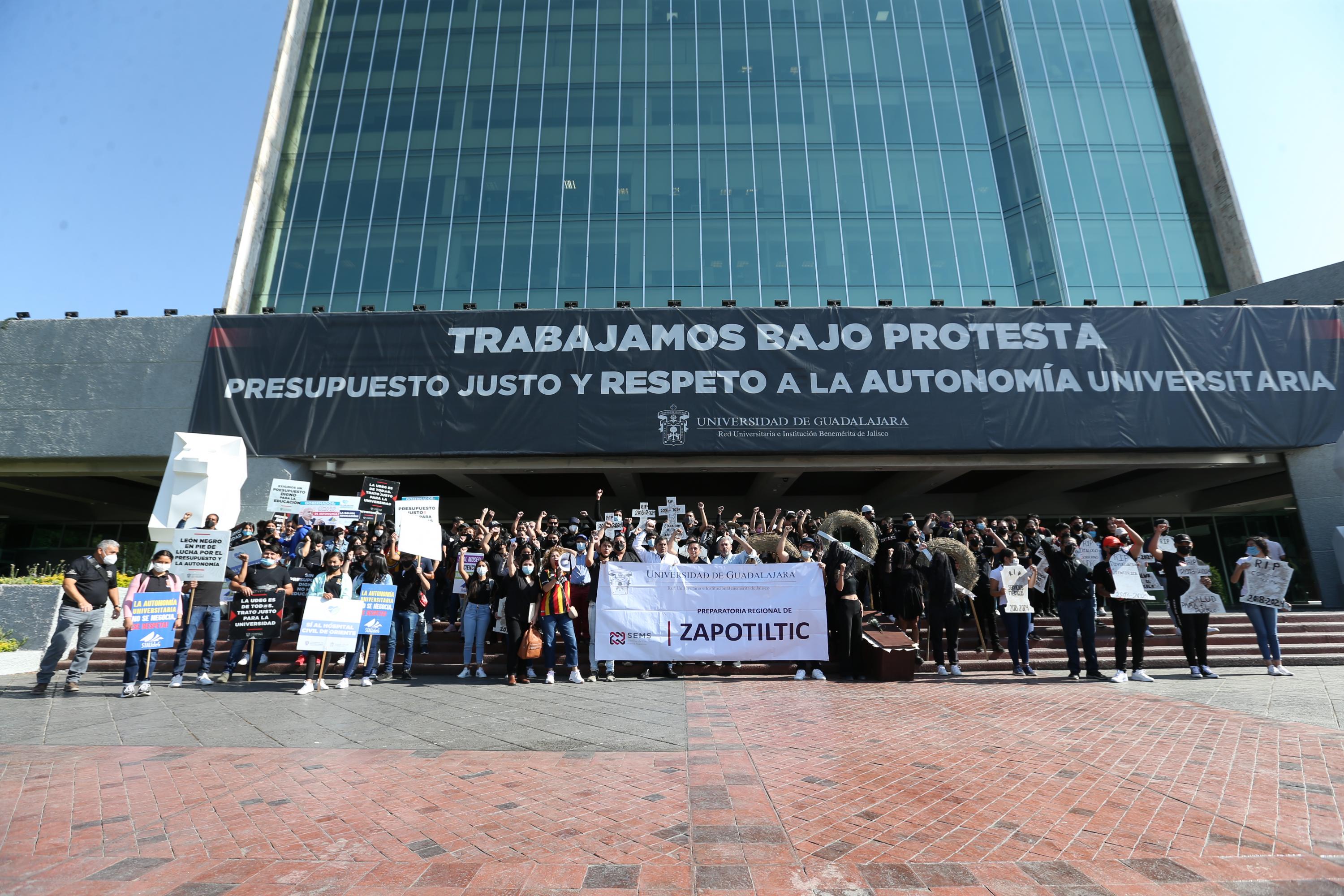 Participantes en contingente caminata por la autonomía Caminata por la Autonomía, la Educación y la Salud