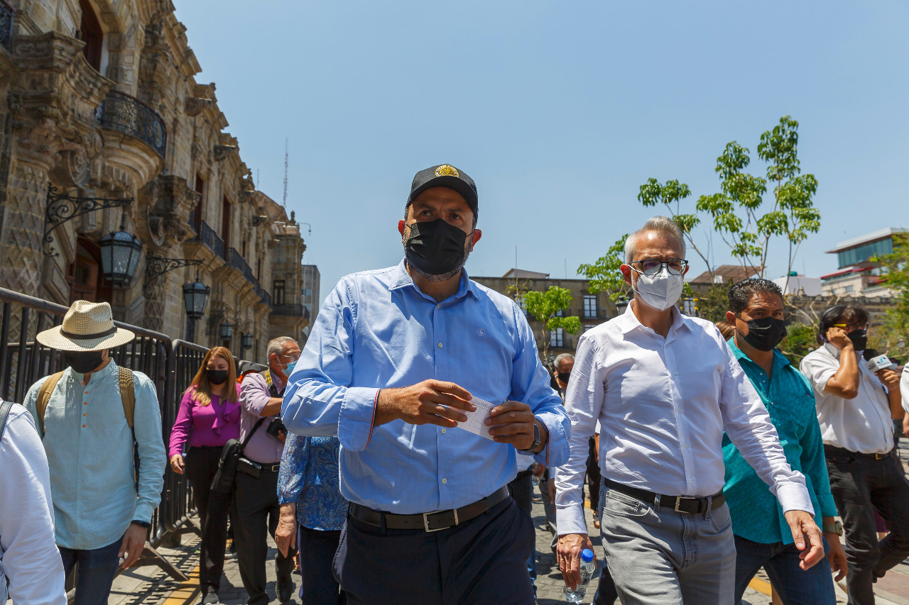 Participantes en contingente para exigir seguridad para la comunidad universitaria y sociedad en general