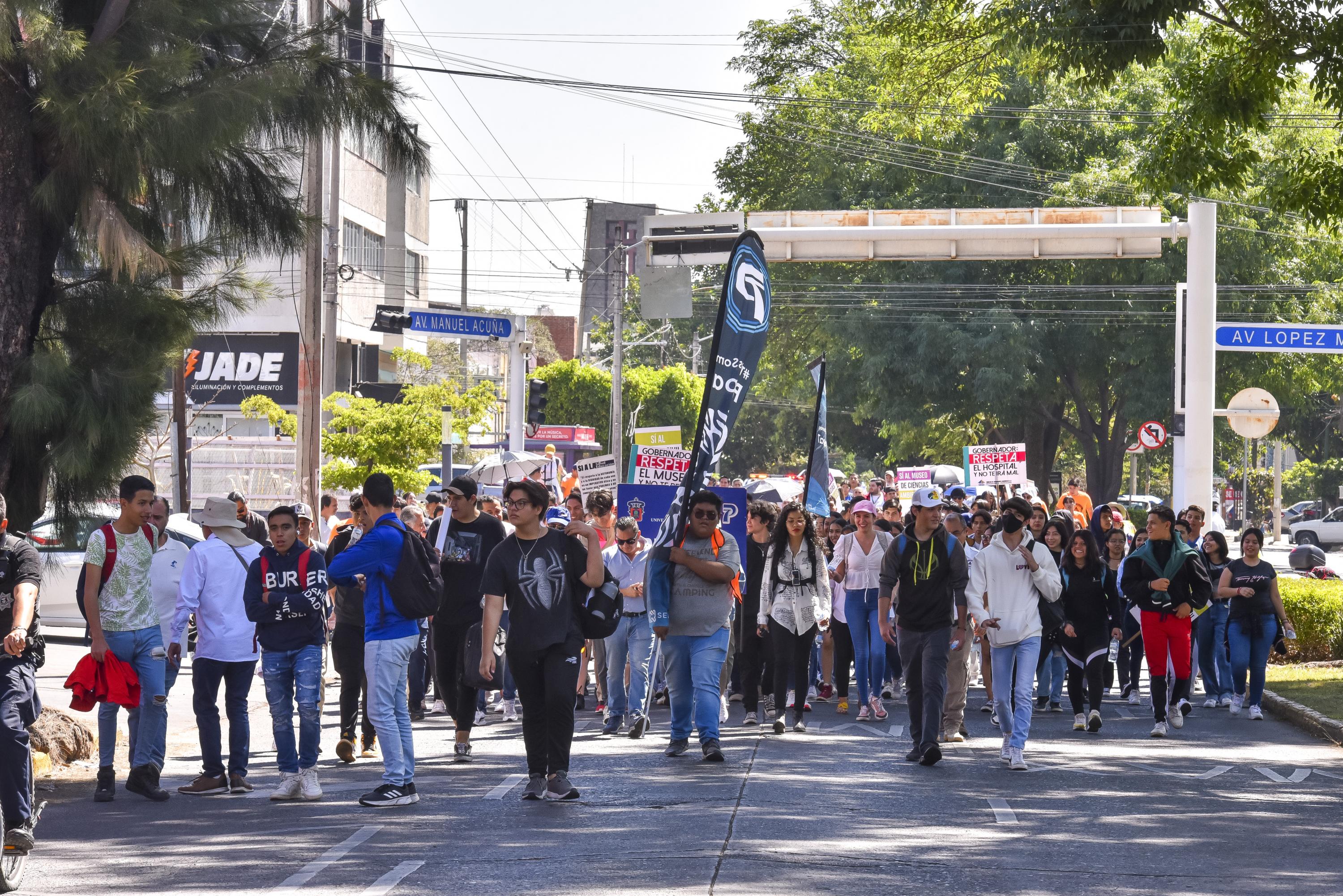 Participantes en contingente caminata por la autonomía Caminata por la Autonomía, la Educación y la Salud