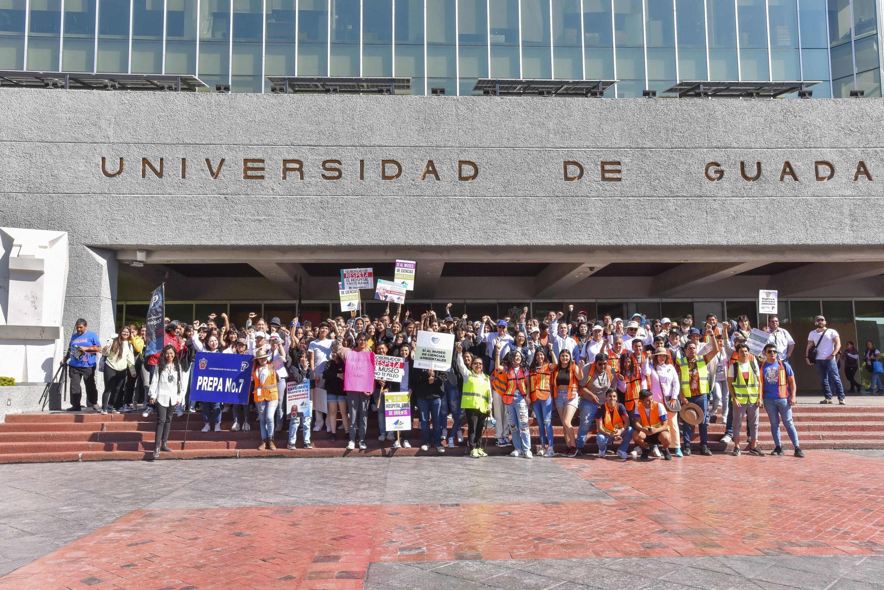 Participantes en contingente caminata por la autonomía Caminata por la Autonomía, la Educación y la Salud