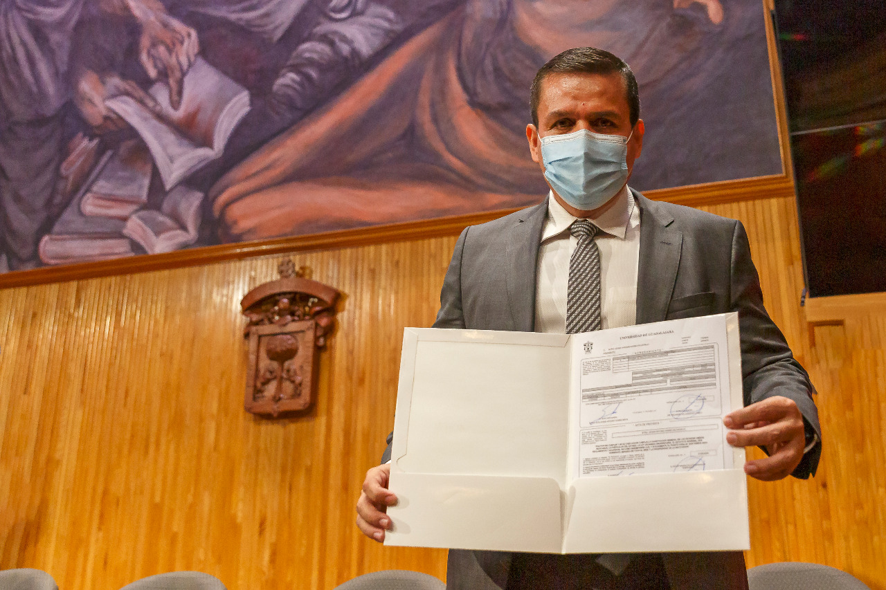 Maestro César Barba Delgadillo director del sems