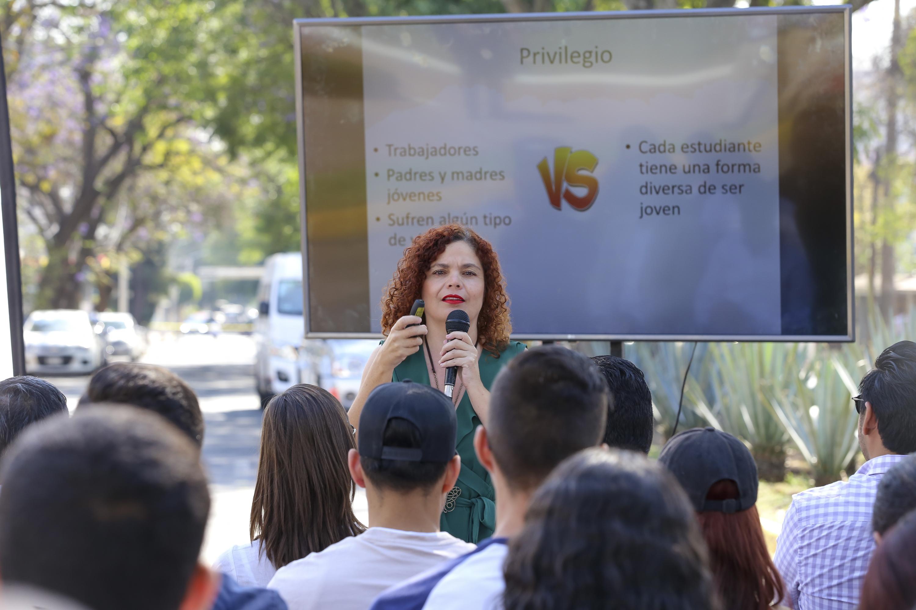 Participantes de cuciénega en master class en apoyo por la Autonomía, la Educación y la Salud universitaria