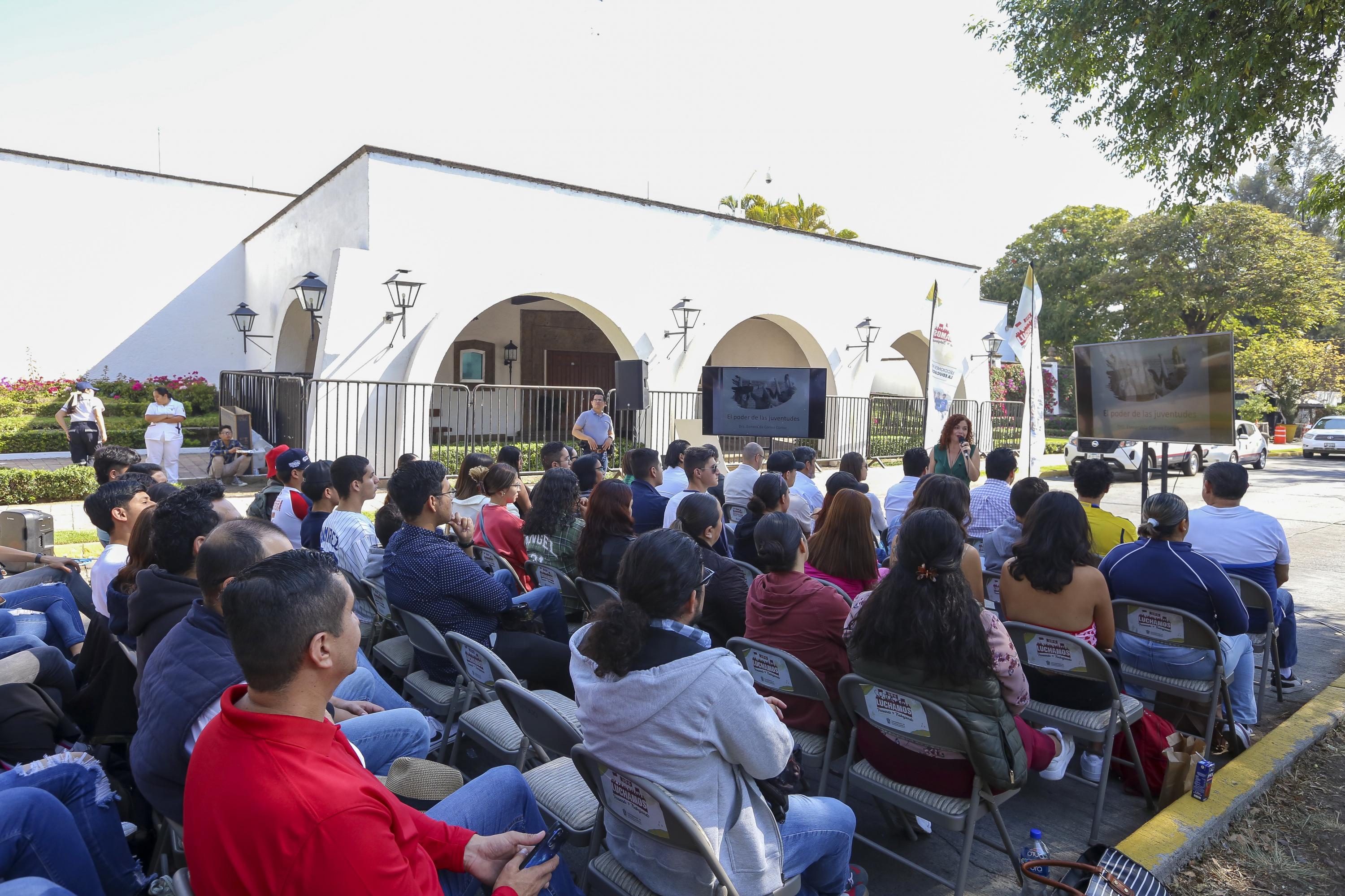 Participantes de cuciénega en master class en apoyo por la Autonomía, la Educación y la Salud universitaria