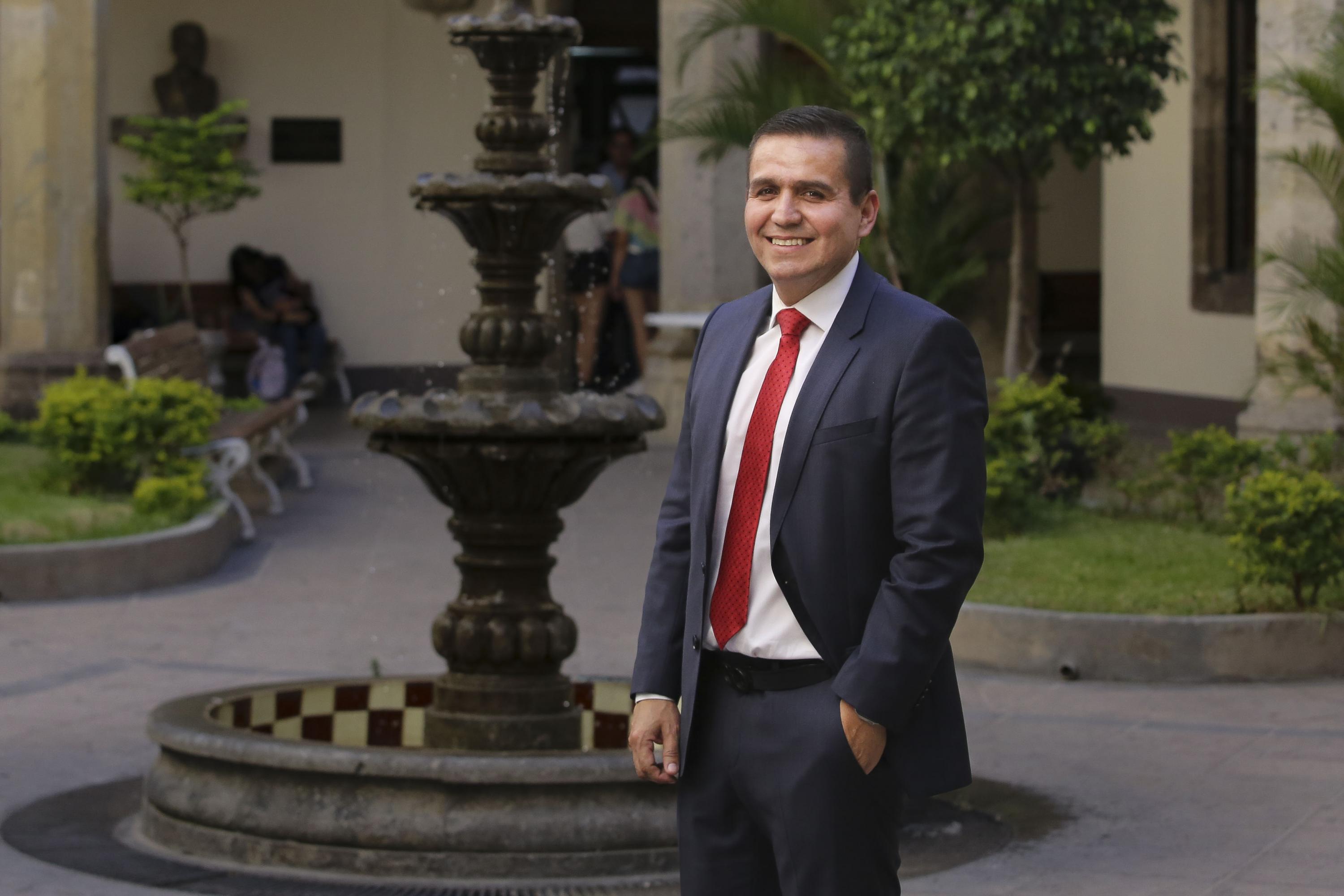 maestro César Barba director general del sems
