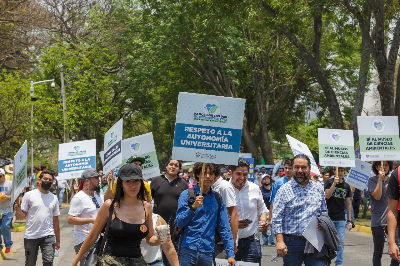 Participantes en contingente caminata por la autonomía Caminata por la Autonomía, la Educación y la Salud